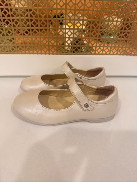 Naturino Other - Naturino Girls Cream Leather Mary Jane Shoes! Cream/ pearl! Size 29/ 12